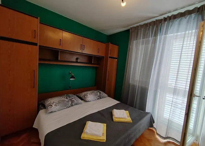 Apartamento With Parking Space Mundanije, Rab - 23299 Rab Town